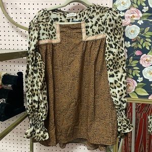 Anna Kaci cheetah long sleeve blouse
